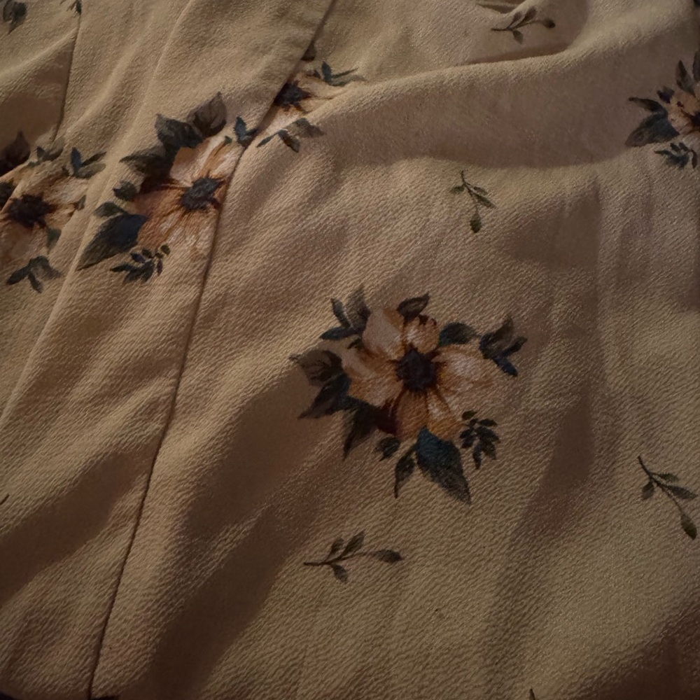 Floral Ruffle Off-Shoulder Top - Picture 7 of 7